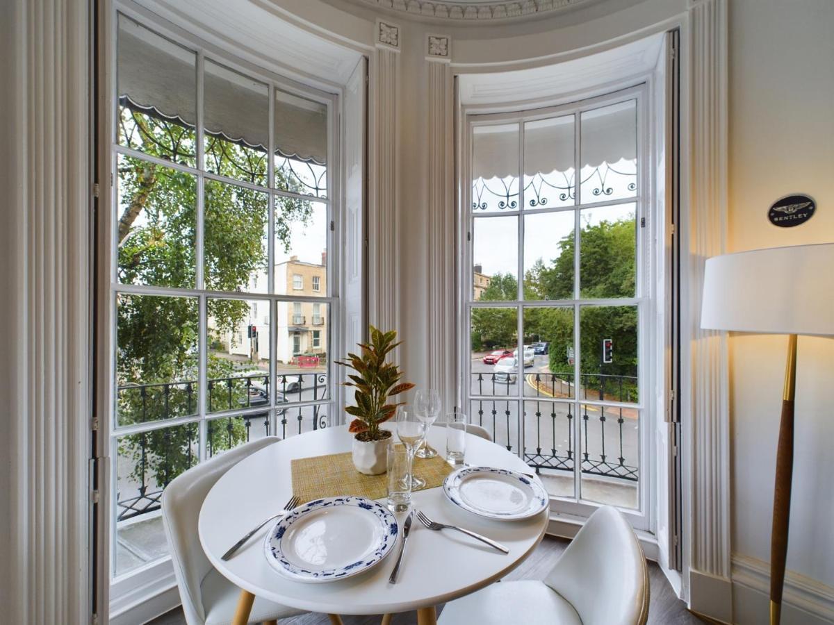 Belle Vue Regency King Size W Free Parking Apartment Cheltenham Exterior foto