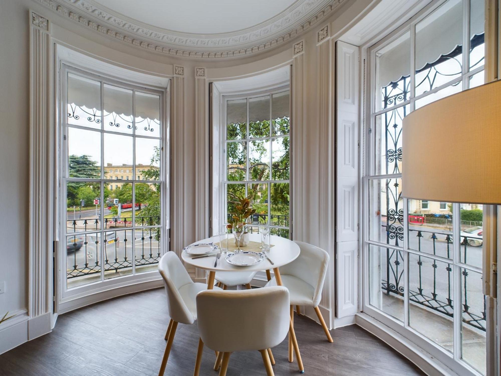 Belle Vue Regency King Size W Free Parking Apartment Cheltenham Exterior foto