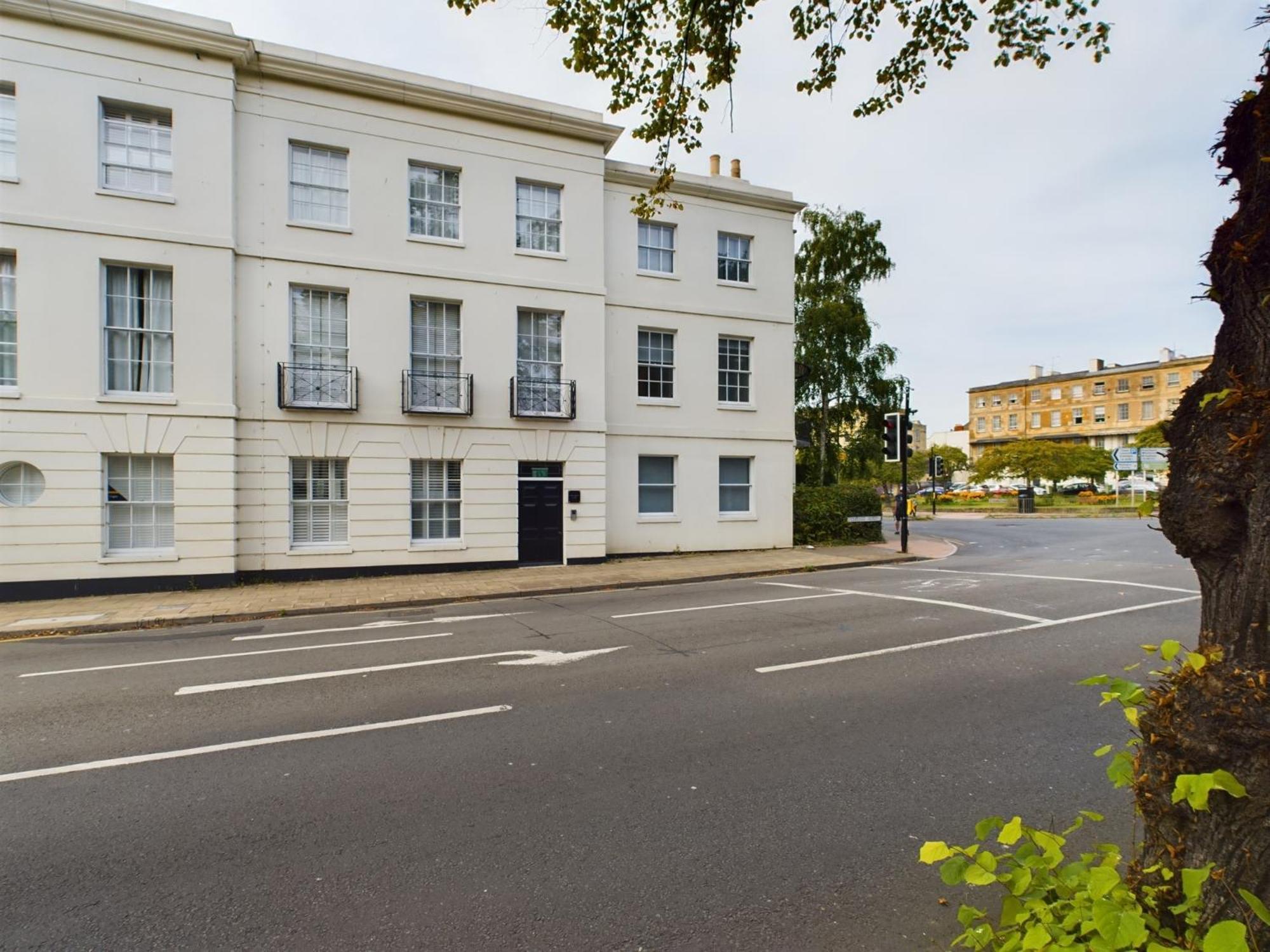 Belle Vue Regency King Size W Free Parking Apartment Cheltenham Exterior foto
