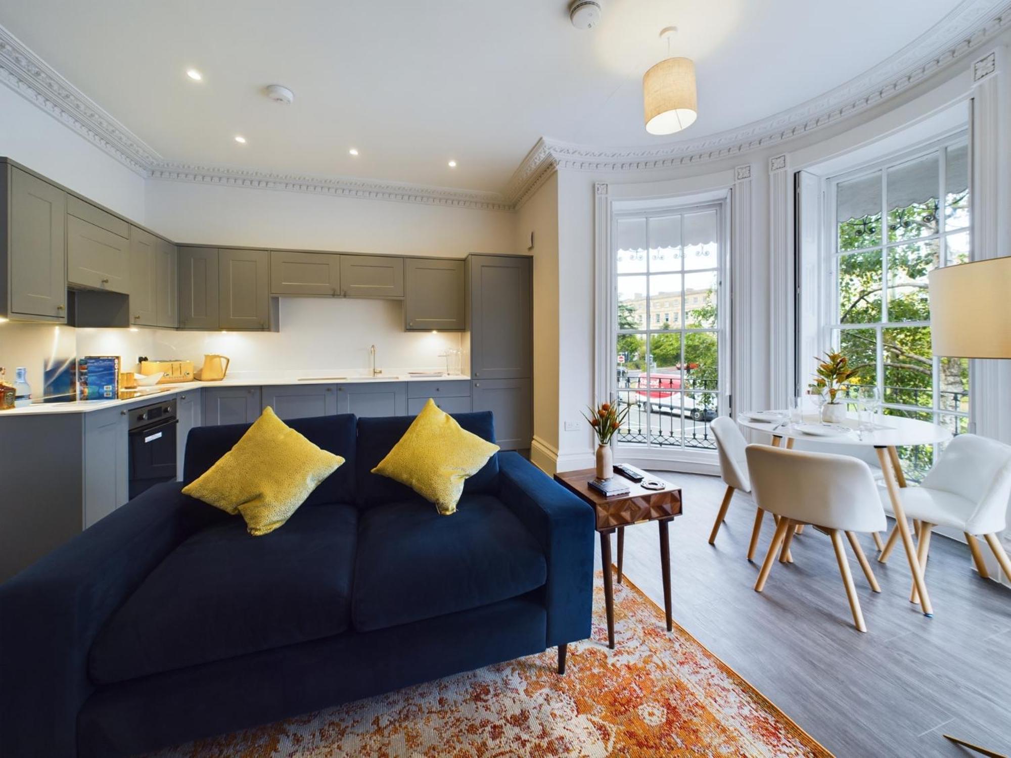 Belle Vue Regency King Size W Free Parking Apartment Cheltenham Exterior foto